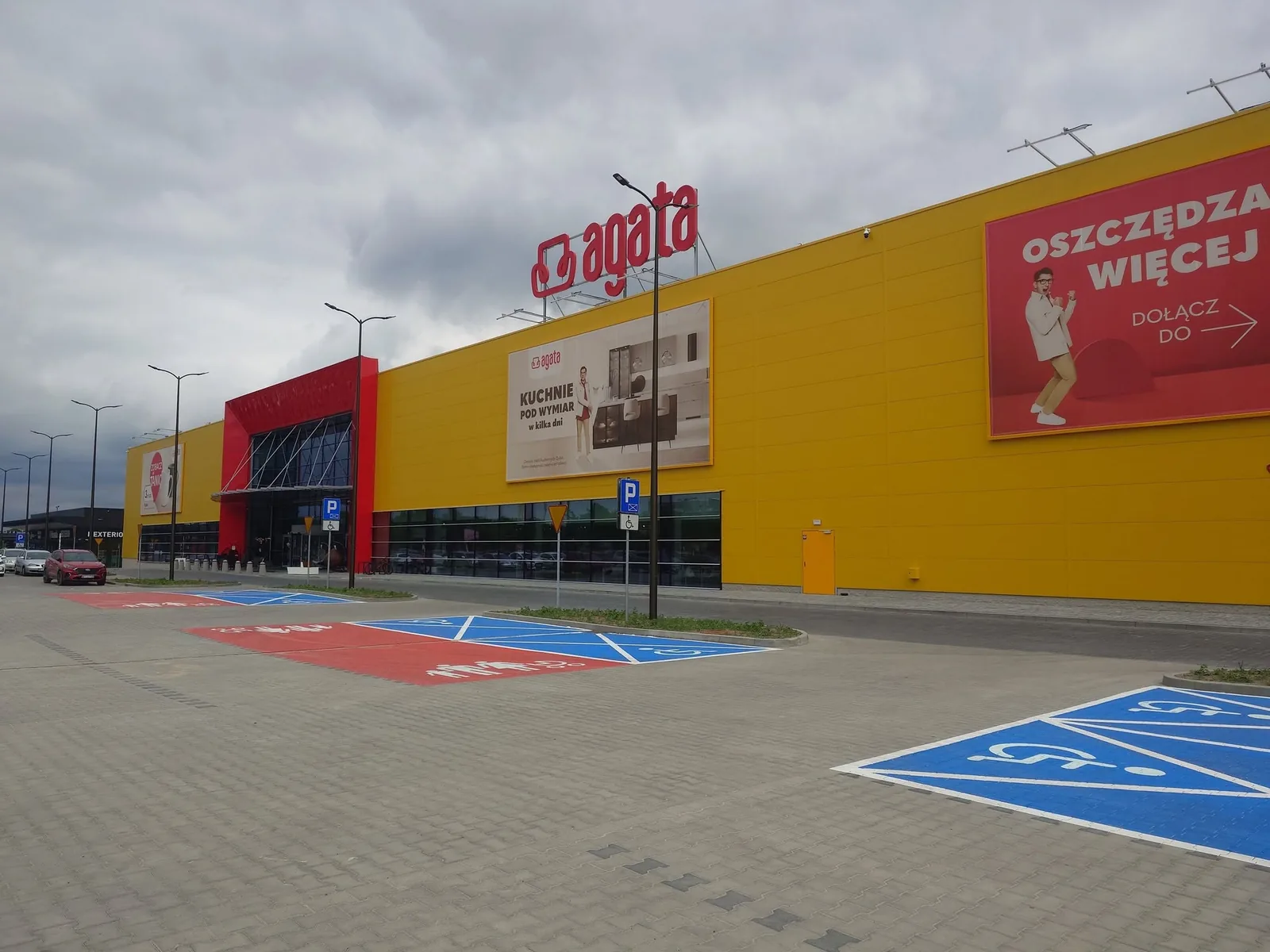 Obiekt Agata Meble w Mysiadle – realizacja objęta nadzorem SBS